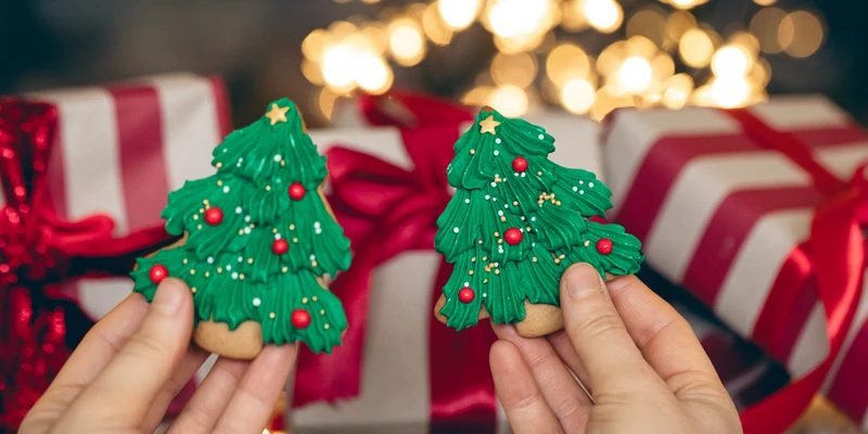 gingerbread-christmas-cookies-form-fir-trees-female-hands-blog